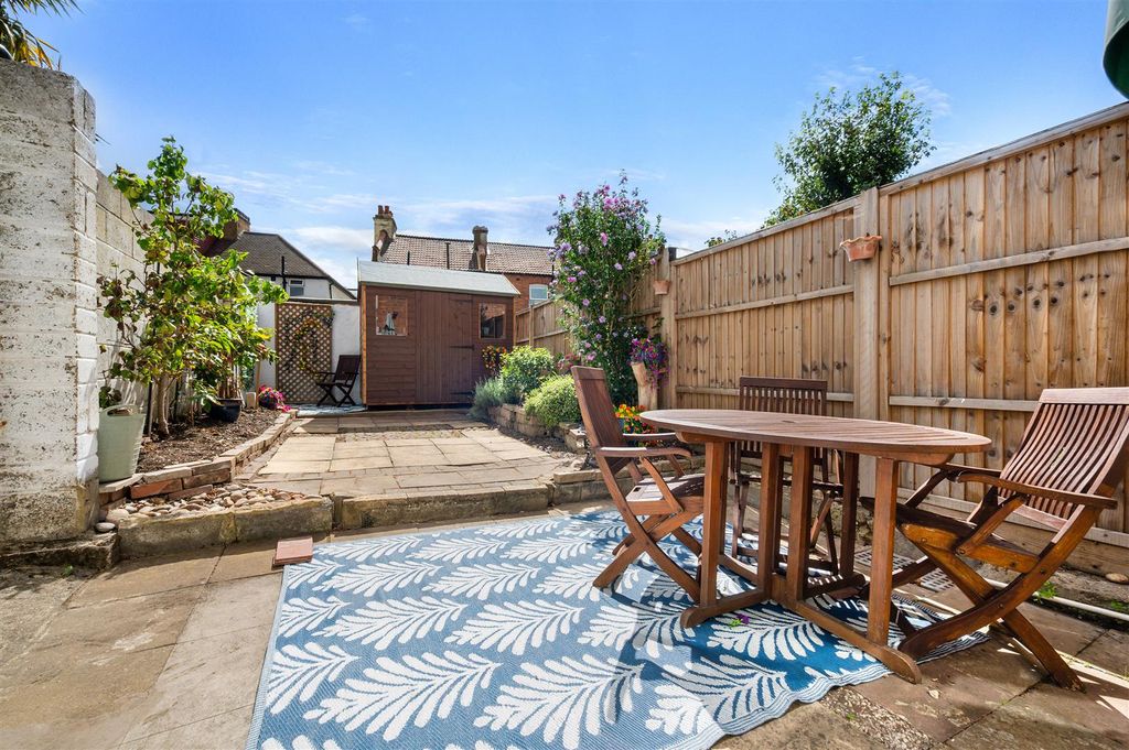Property photo 3 of 11