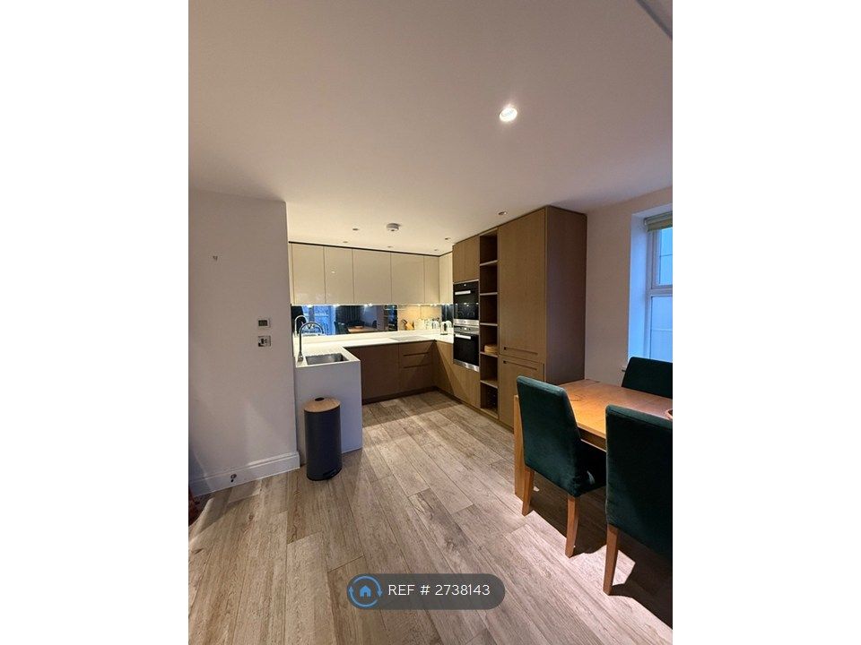 Property photo 2 of 27