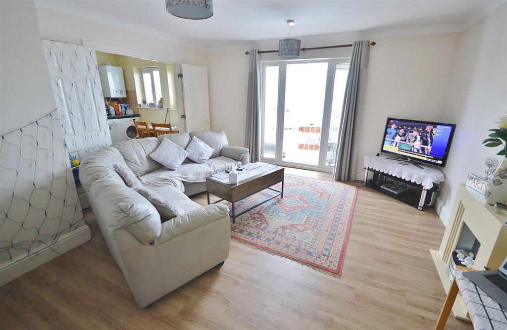 Property photo 2 of 13 Lounge