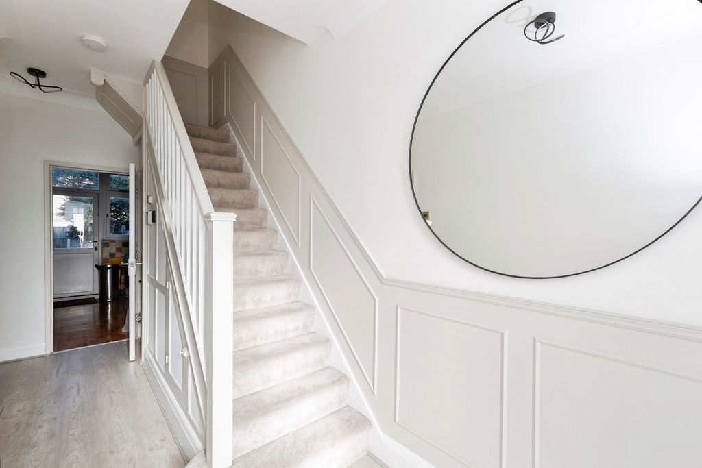 Property photo 2 of 17 Photo