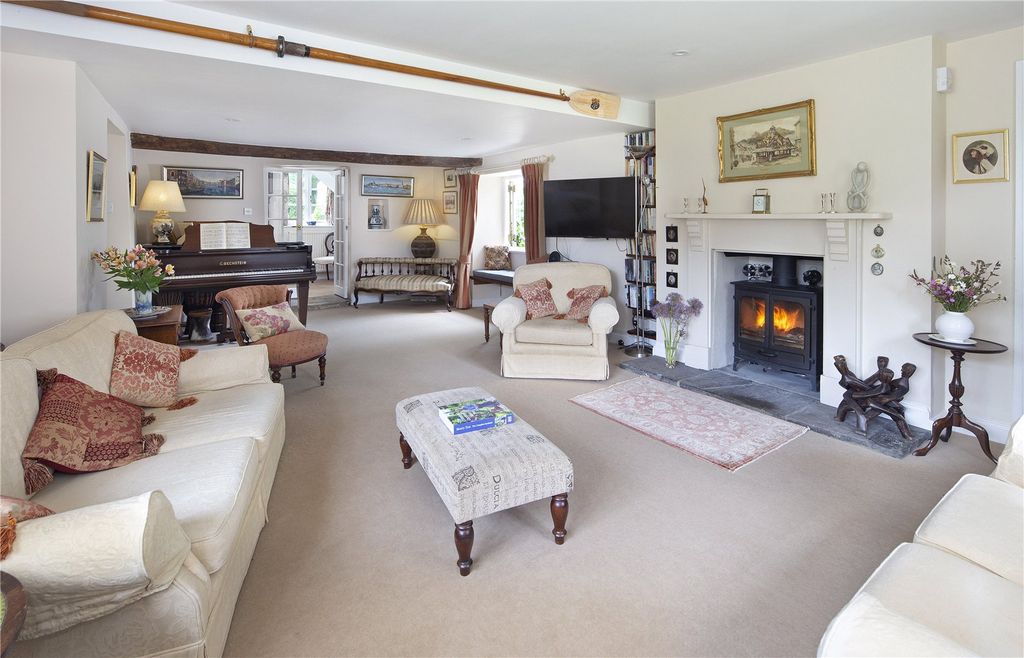 Property photo 3 of 23 Sitting Room