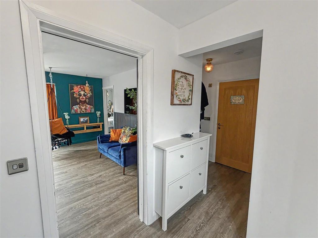 Property photo 2 of 15 Hallway