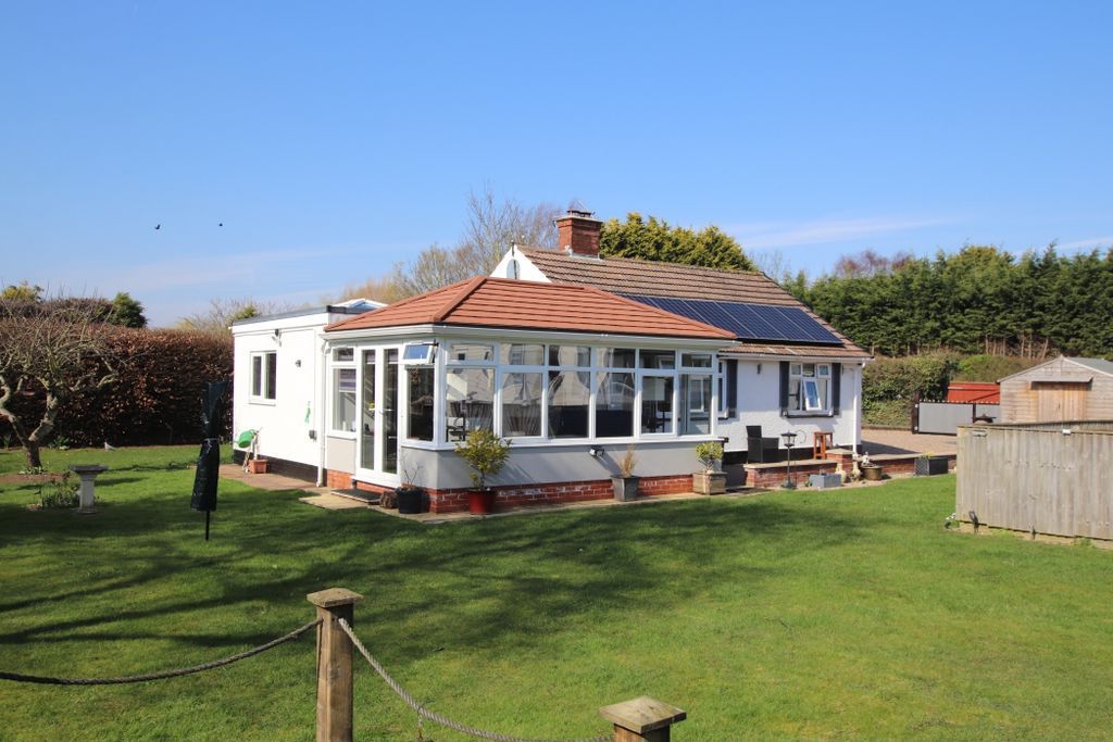 Property photo 1 of 27 Kitchen Dine Photo 3