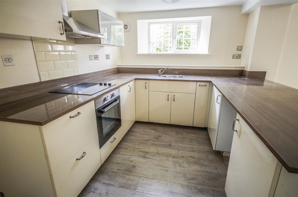 Property photo 3 of 13 Kitchen