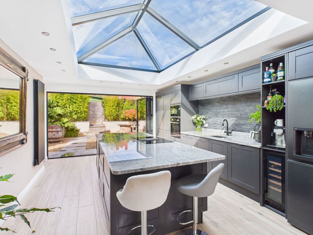 Property photo 3 of 28