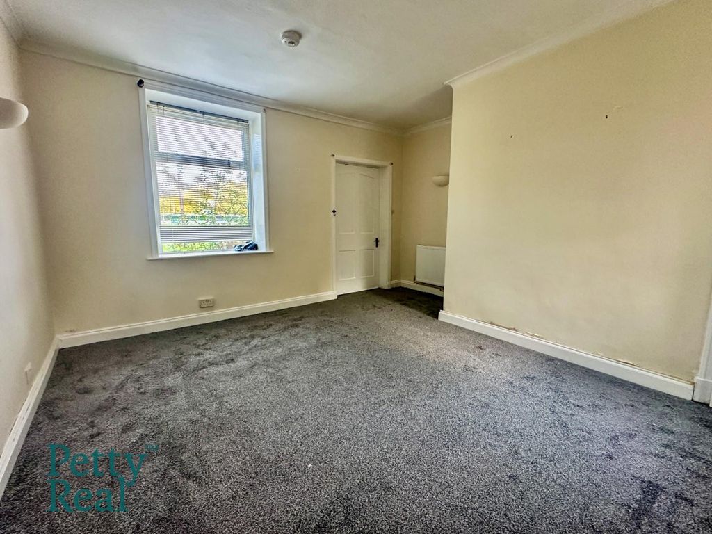 Property photo 2 of 8 B46E1F0A-1012-4B17-A301-29Da3Bc76B13.Jpeg