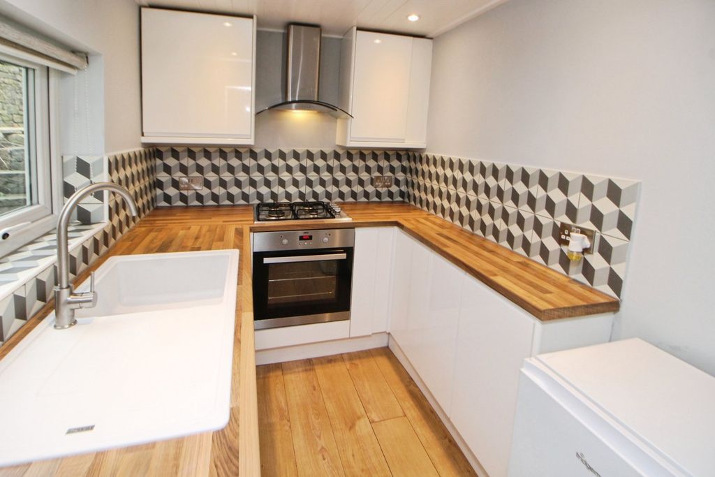 Property photo 2 of 8 Picture No. 06