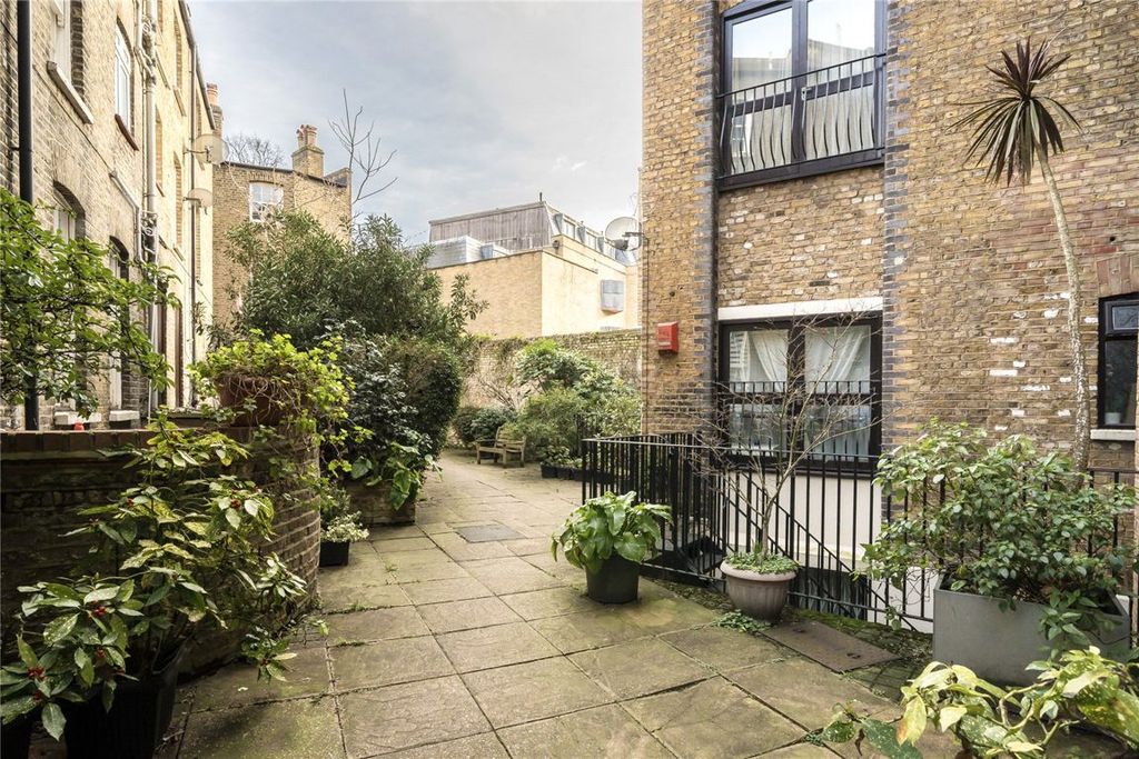 Property photo 2 of 8