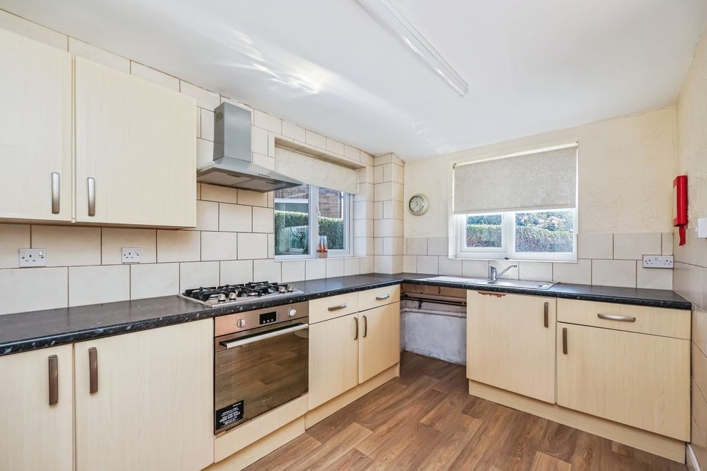 Property photo 2 of 19 Fitted Kitchen