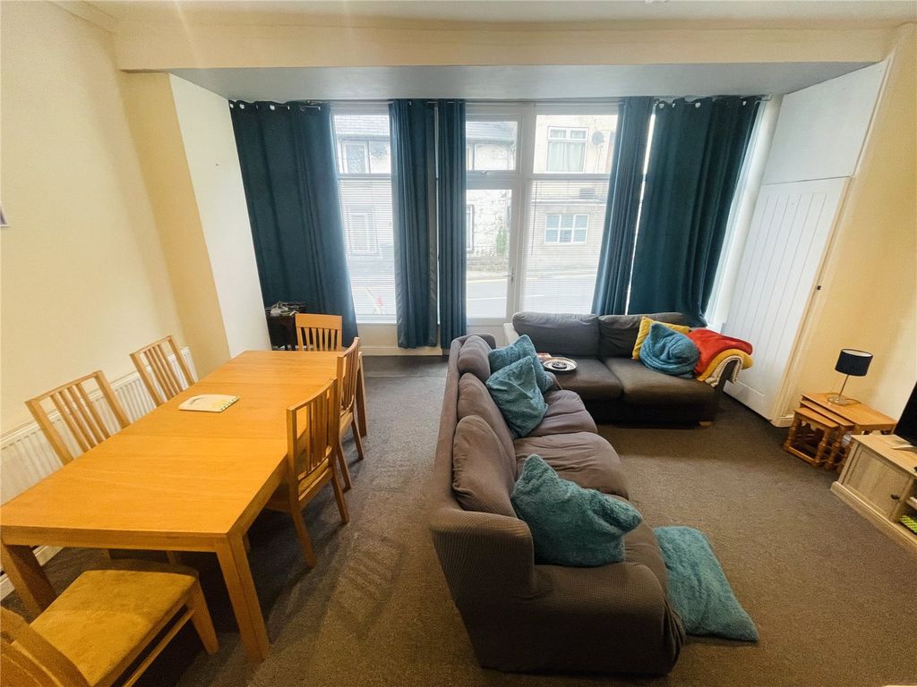 Property photo 3 of 24 Picture No. 06