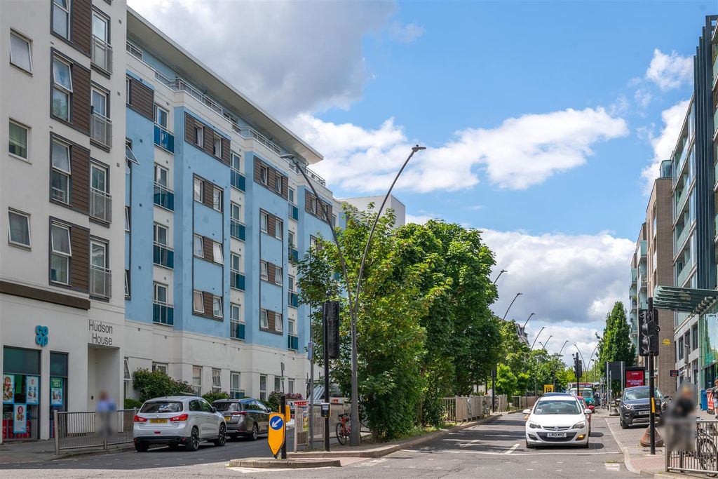 Property photo 2 of 14 39 Hudson House Externals-12.Jpg