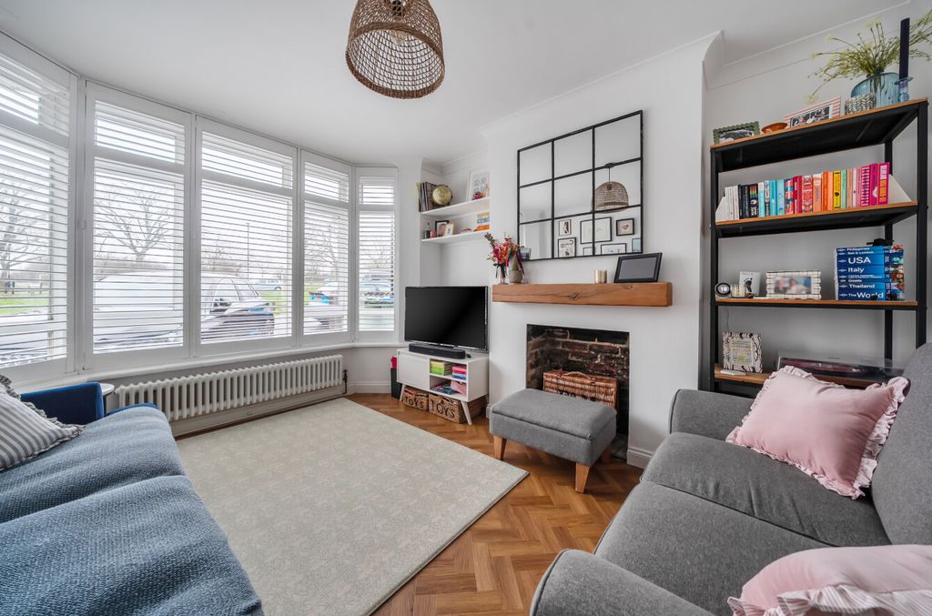 Property photo 2 of 15 1383847-26-695Fe8...