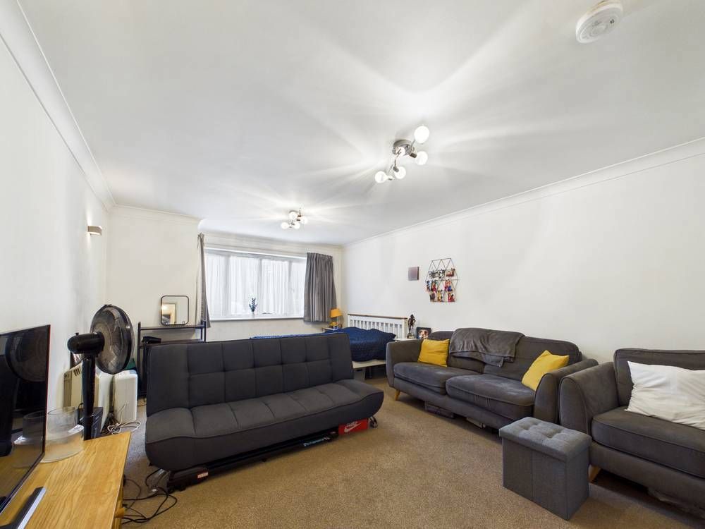 Property photo 2 of 6 Giraffe360-Still002