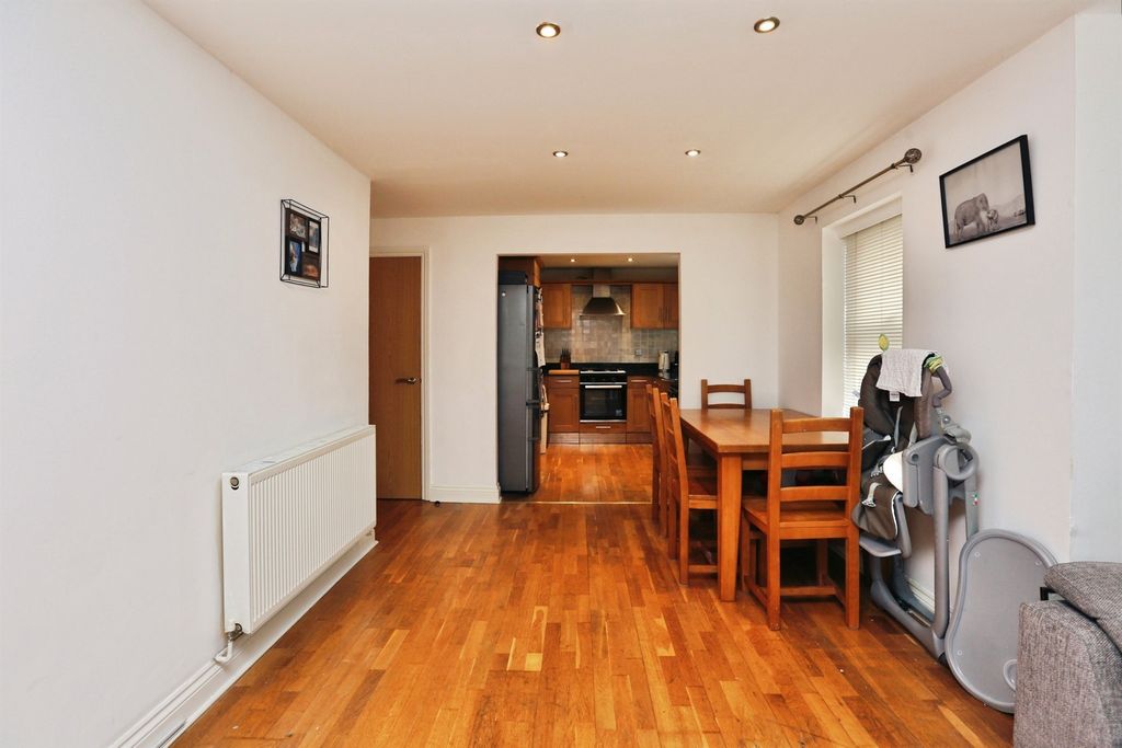 Additional image 6 of 2 bed flat for saleThe Avenue, Fareham PO14