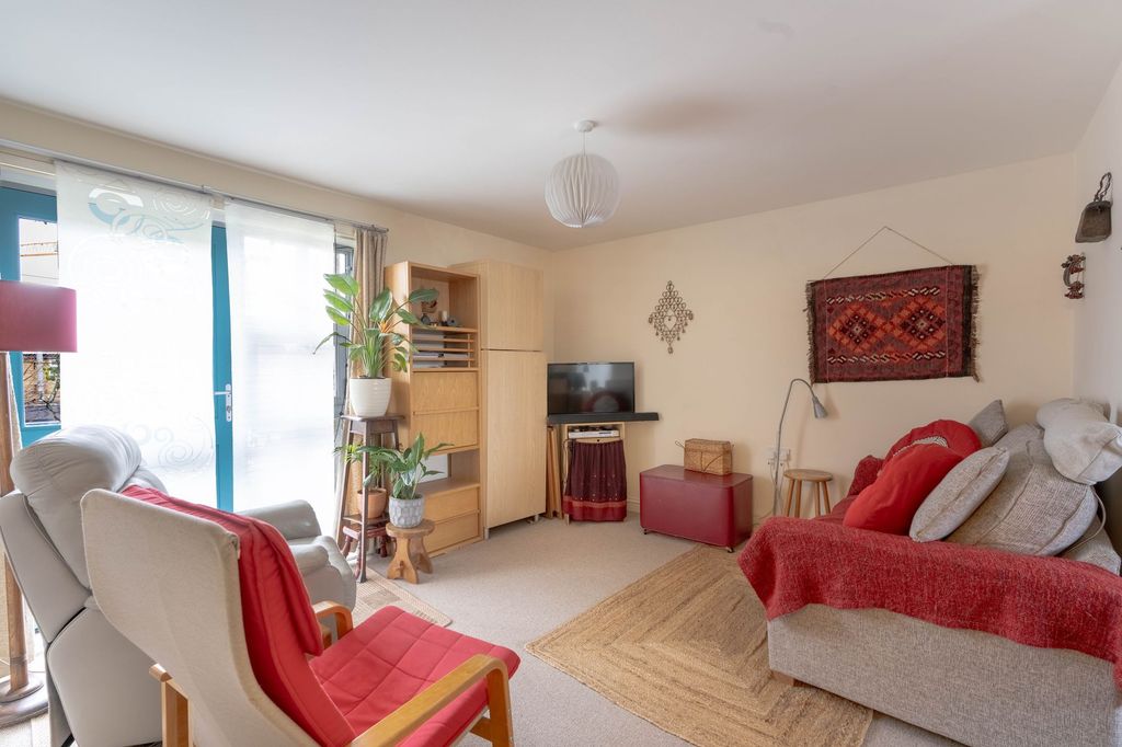 Property photo 2 of 9