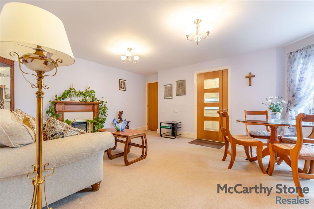 Property photo 3 of 16 8666627-Interior11.Jpg