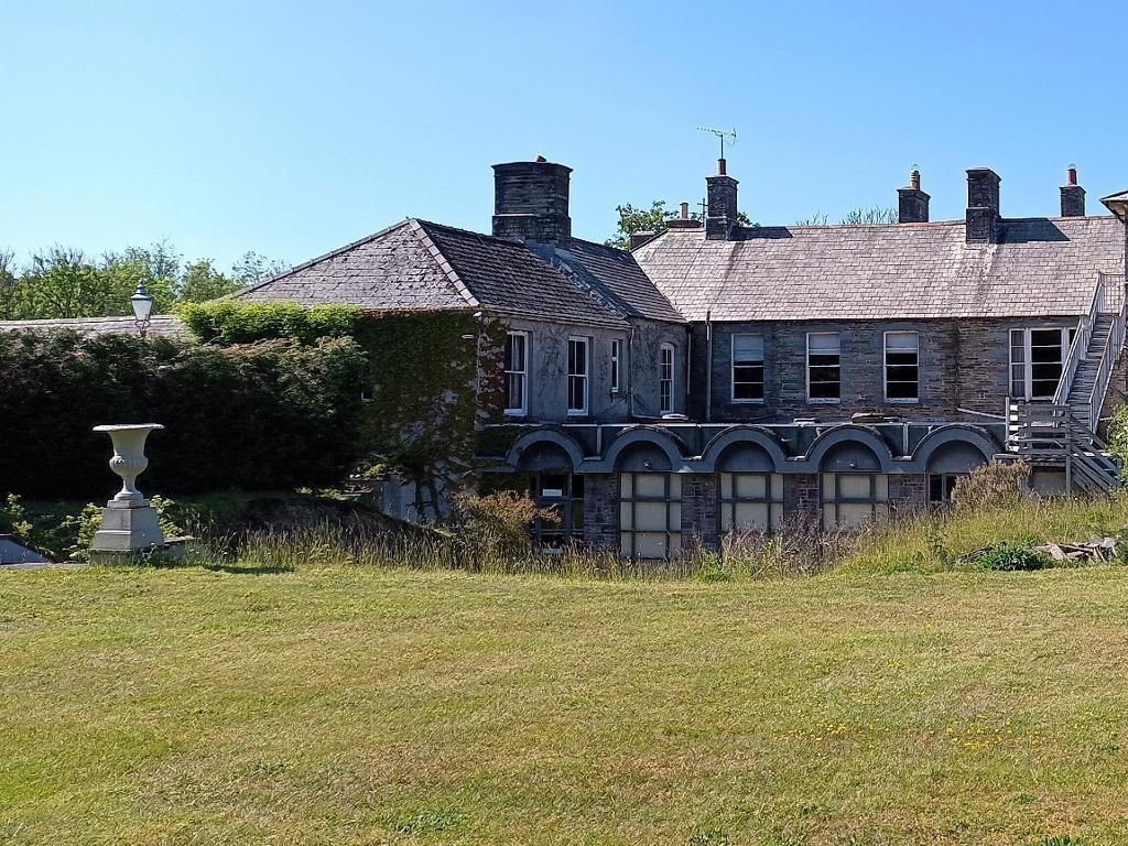 Property photo 3 of 37 Castle And Hammet House