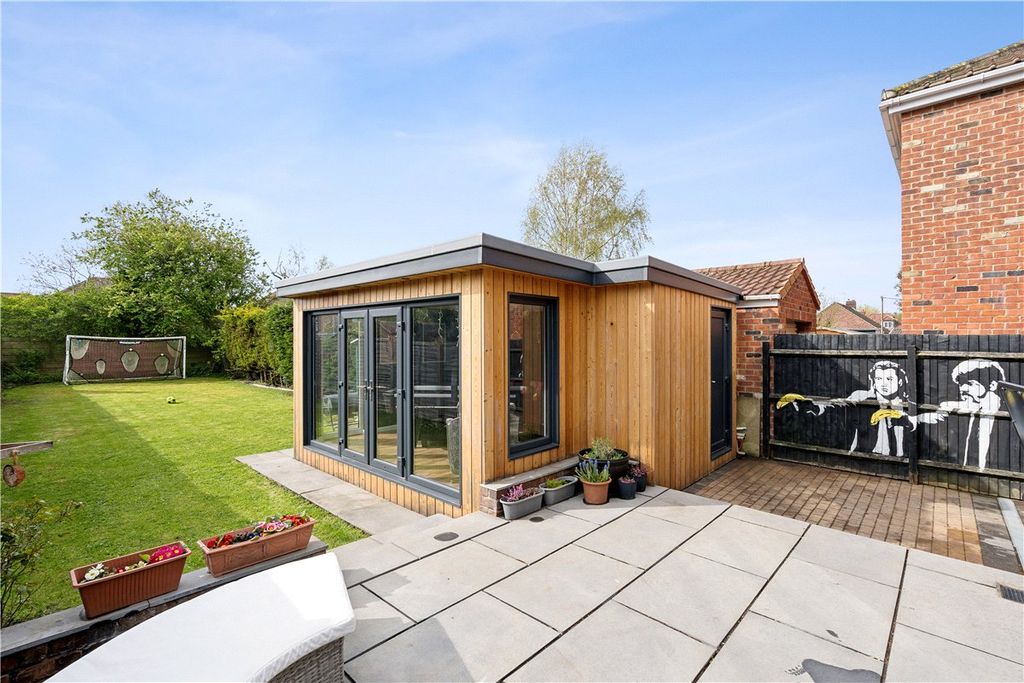 Property photo 3 of 22 Picture No. 08