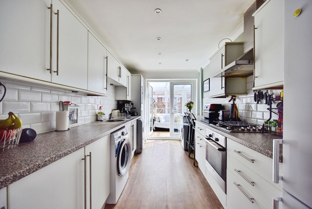 Property photo 3 of 16 Pbox-Img.Jpg