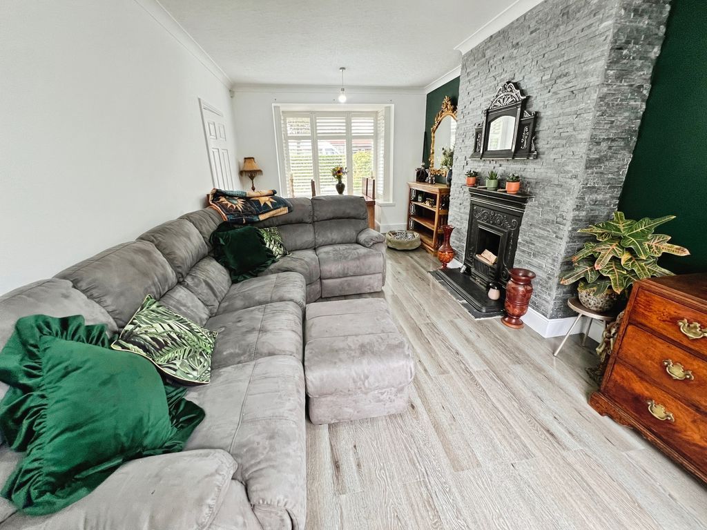 Property photo 2 of 15 Lounge