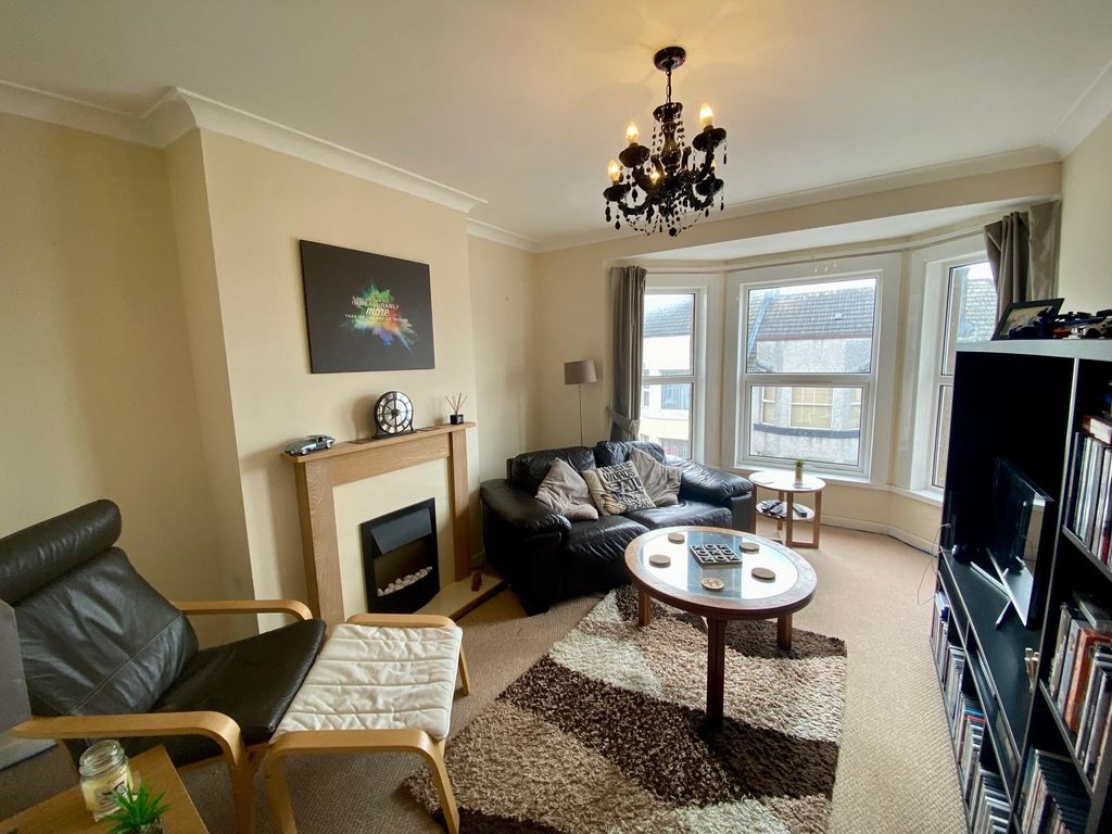 Property photo 1 of 6 Living Room