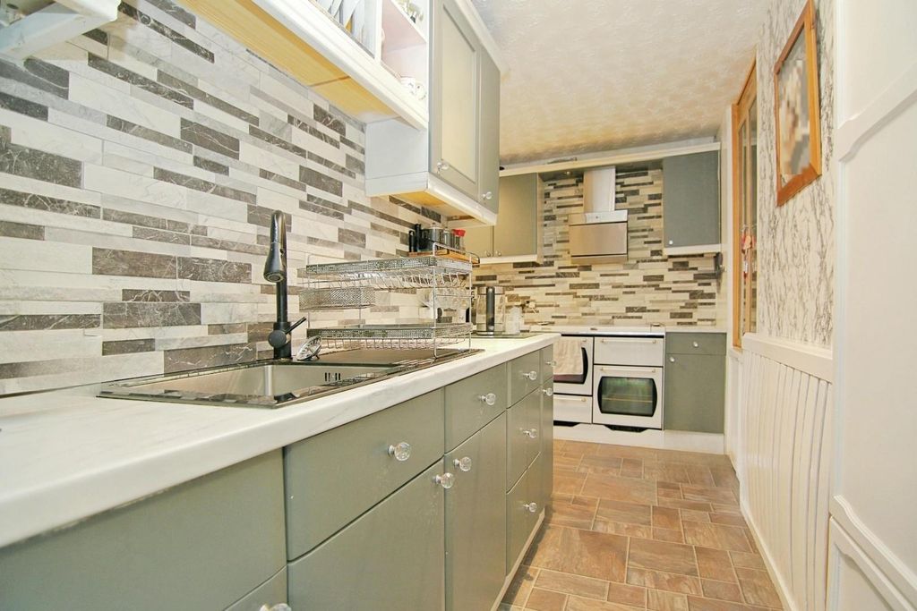 Property photo 3 of 15 Kitchen