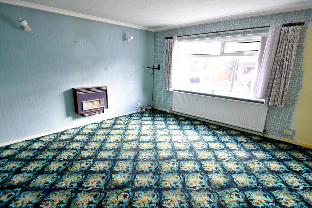Property photo 3 of 15 Living Room