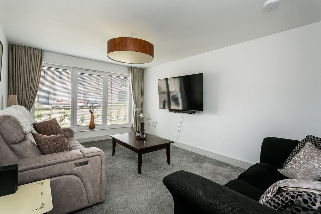 Property photo 2 of 35