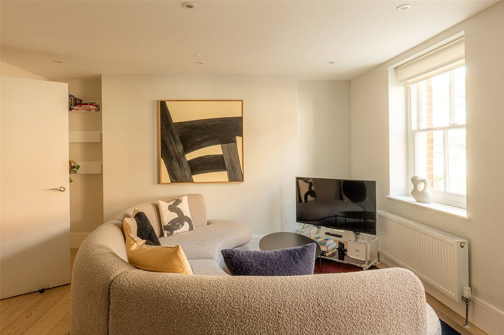 Property photo 1 of 14 Living Room