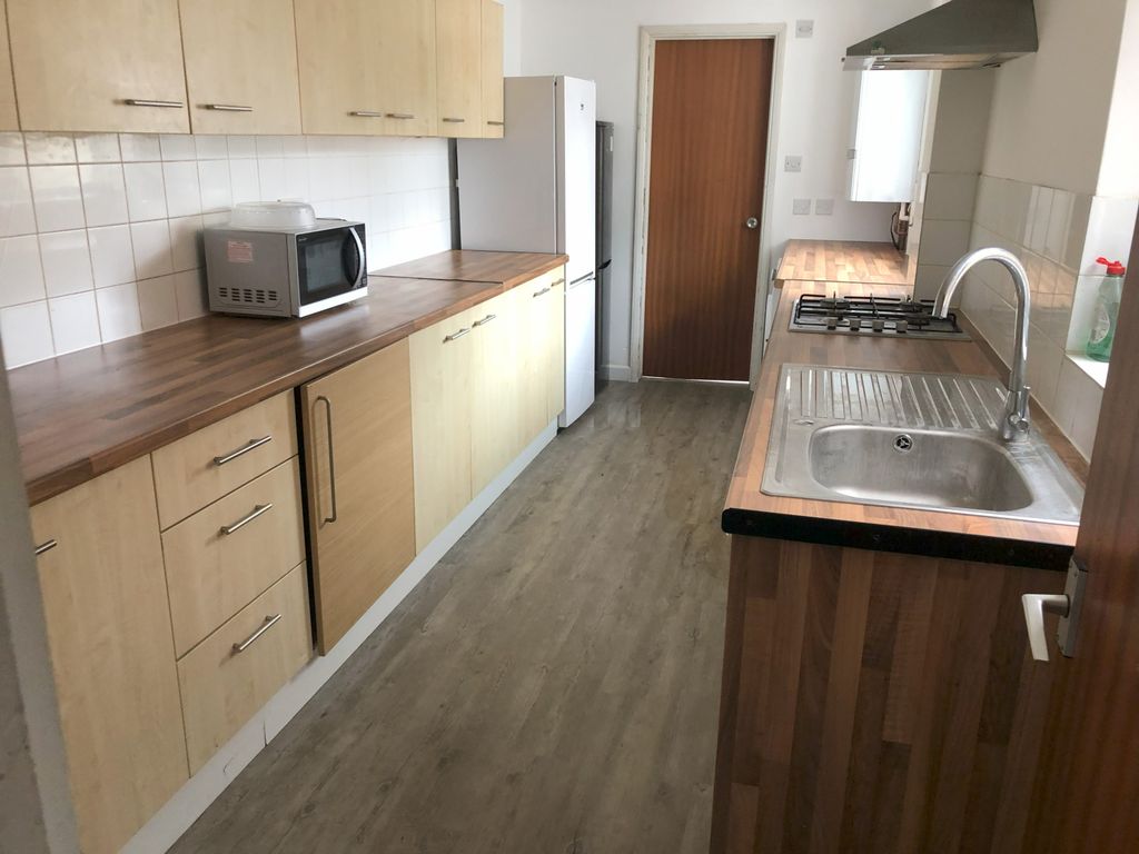 Property photo 1 of 9 3 Bed Terraced House To Rent Donnington Gardens, Reading Rg1