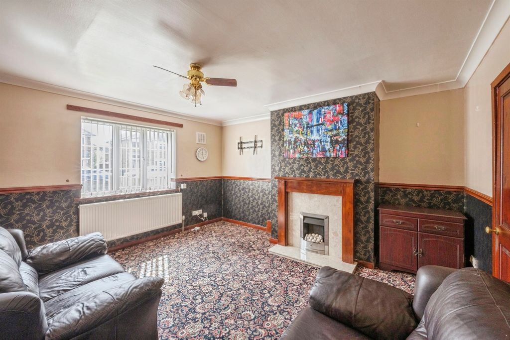 Property photo 3 of 14