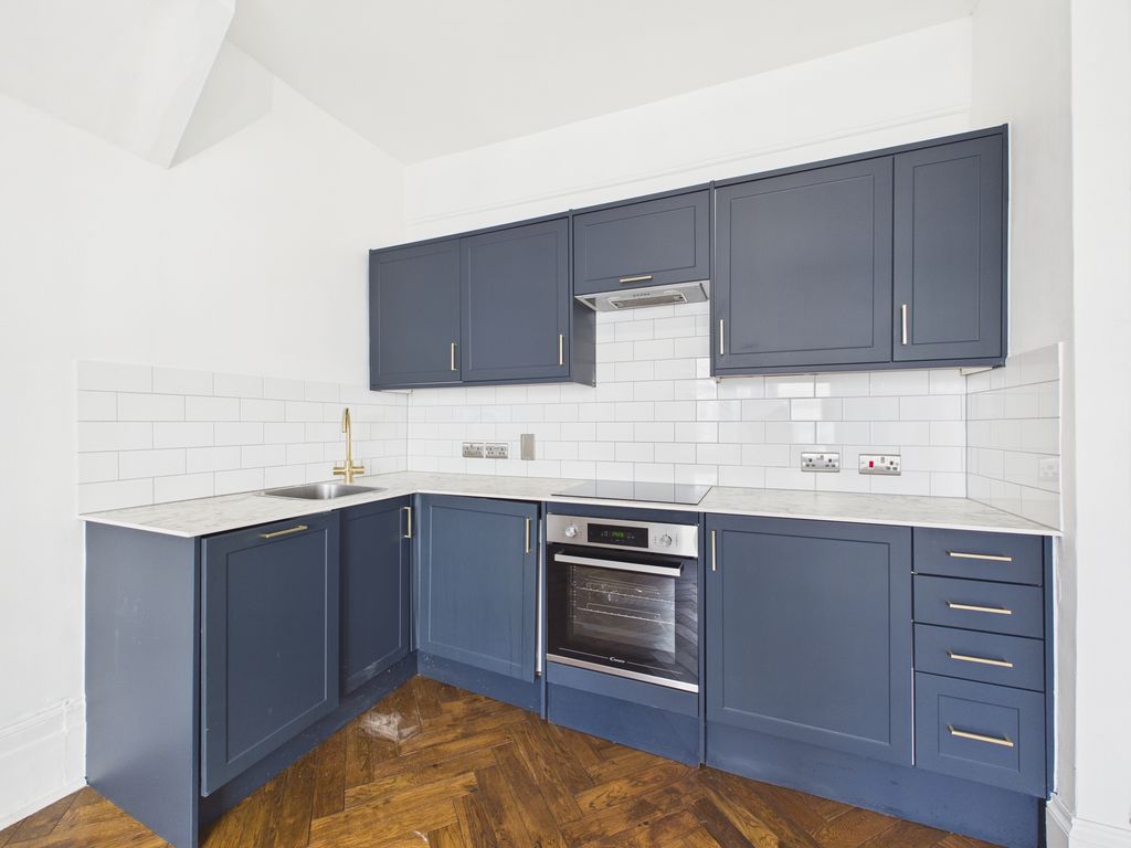 Property photo 3 of 9 Cam04693G0-Pr0090-Still005