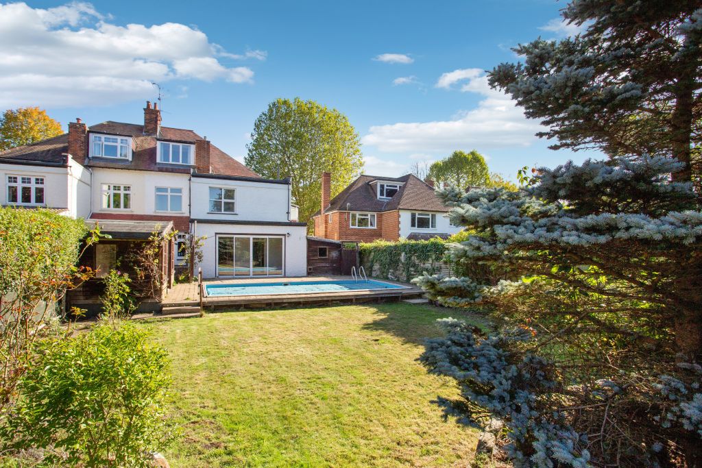 Property photo 2 of 25