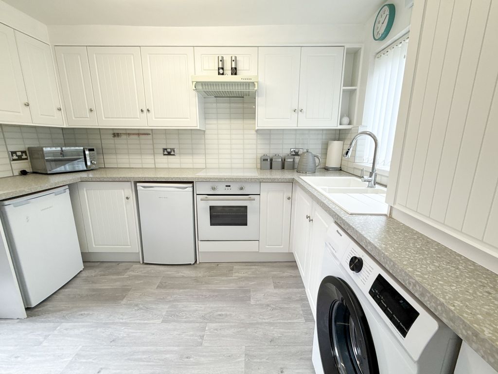 Property photo 3 of 12 Kitchen