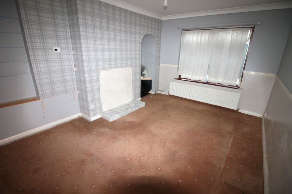 Property photo 3 of 12 Lounge