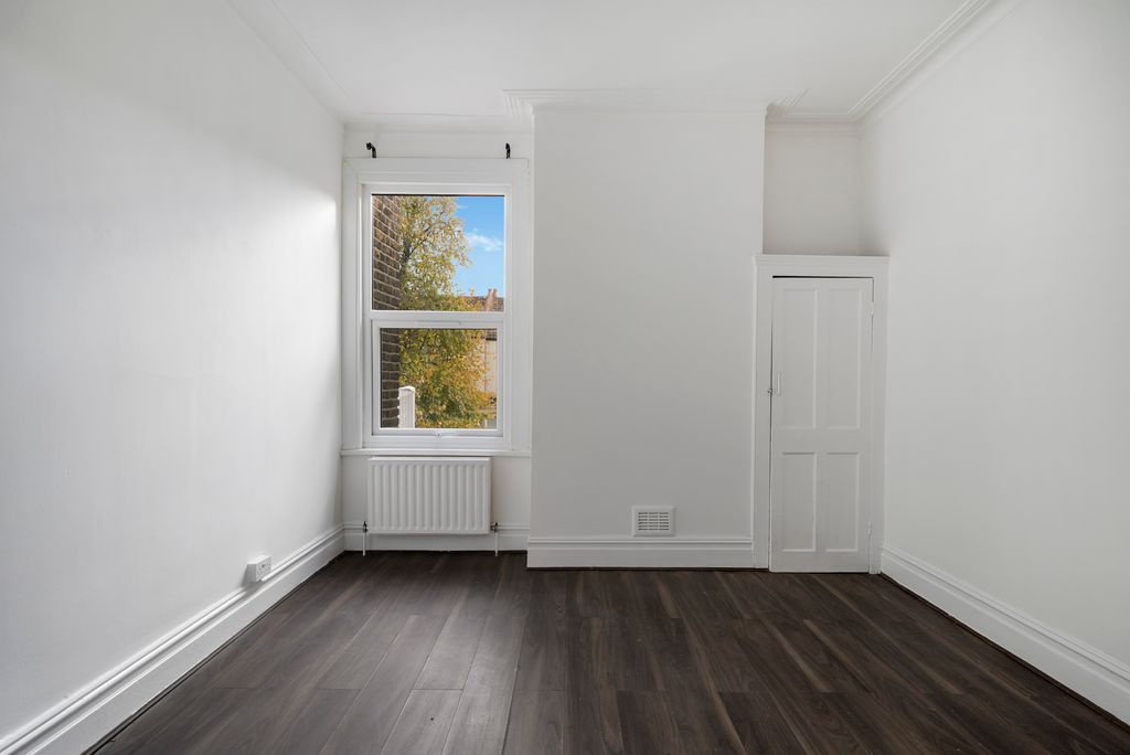 Property photo 3 of 6 Master 2