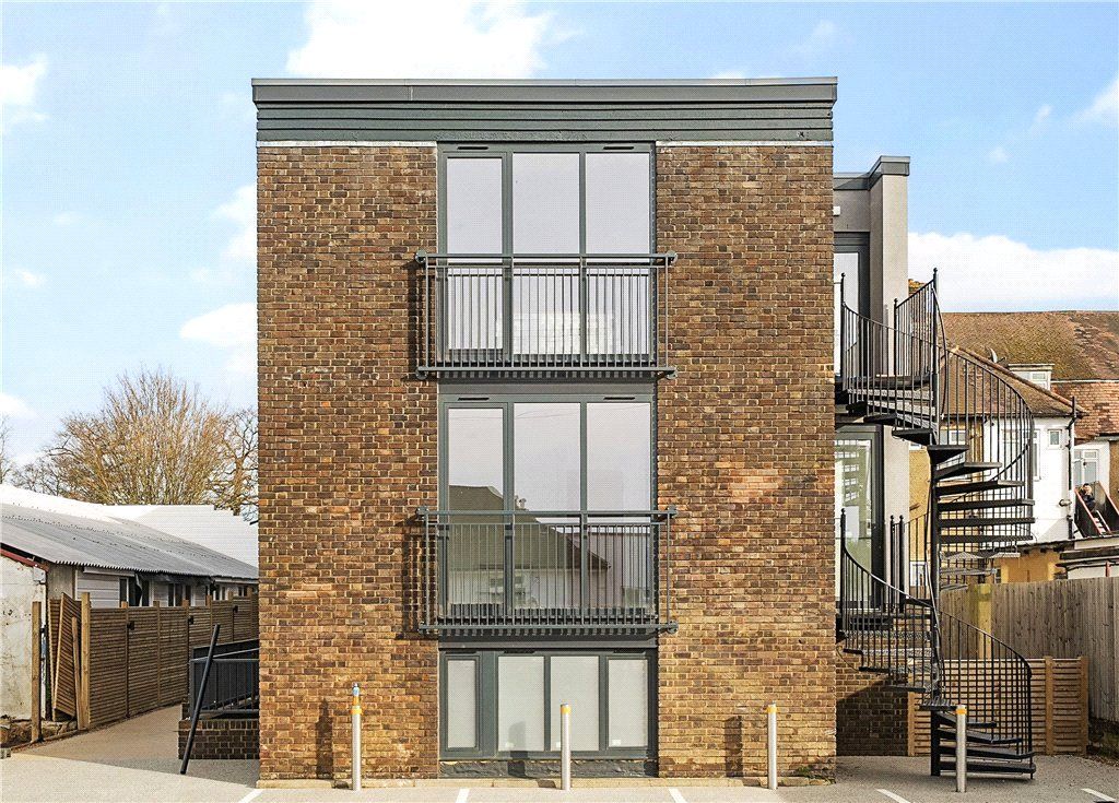Property photo 1 of 10 Rear