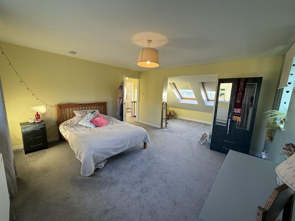 Property photo 3 of 19 Main Bedroom Or Living Room (1st Floor)