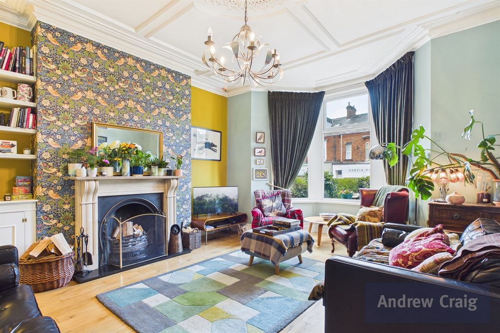 Property photo 2 of 25 Lounge