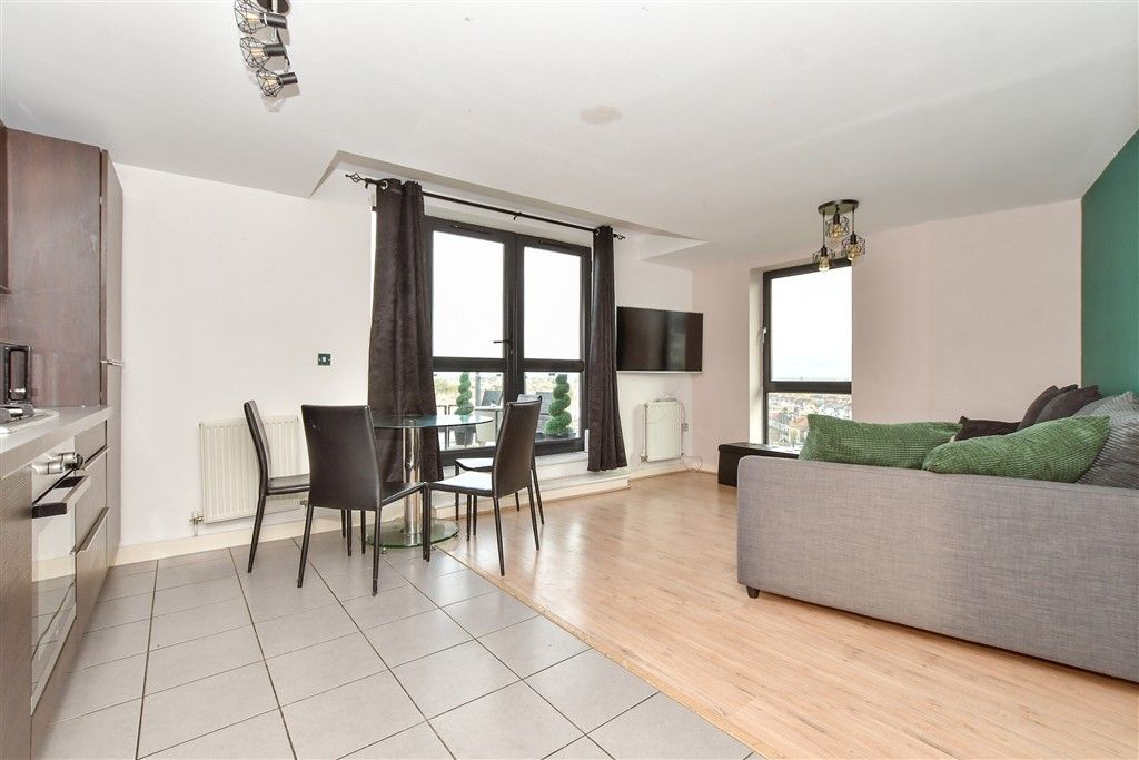 Property photo 1 of 12 Lounge/Diner/ Kitchen