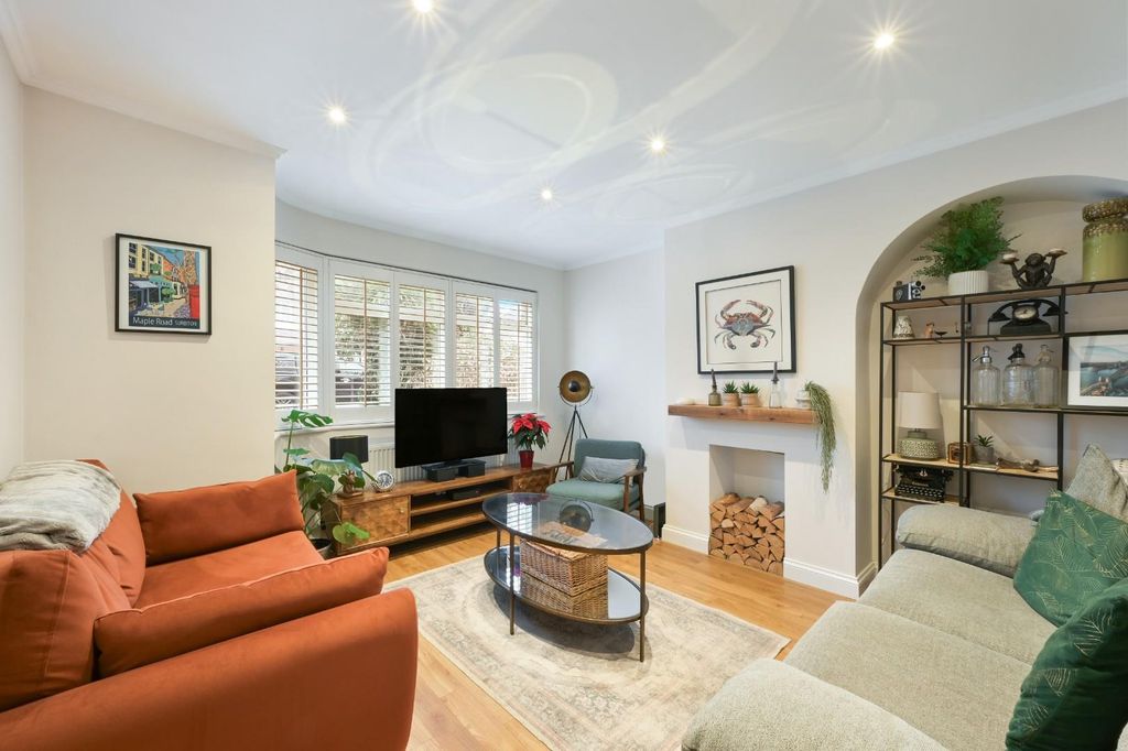 Property photo 2 of 20 Mortimer Crescent (2).Jpg