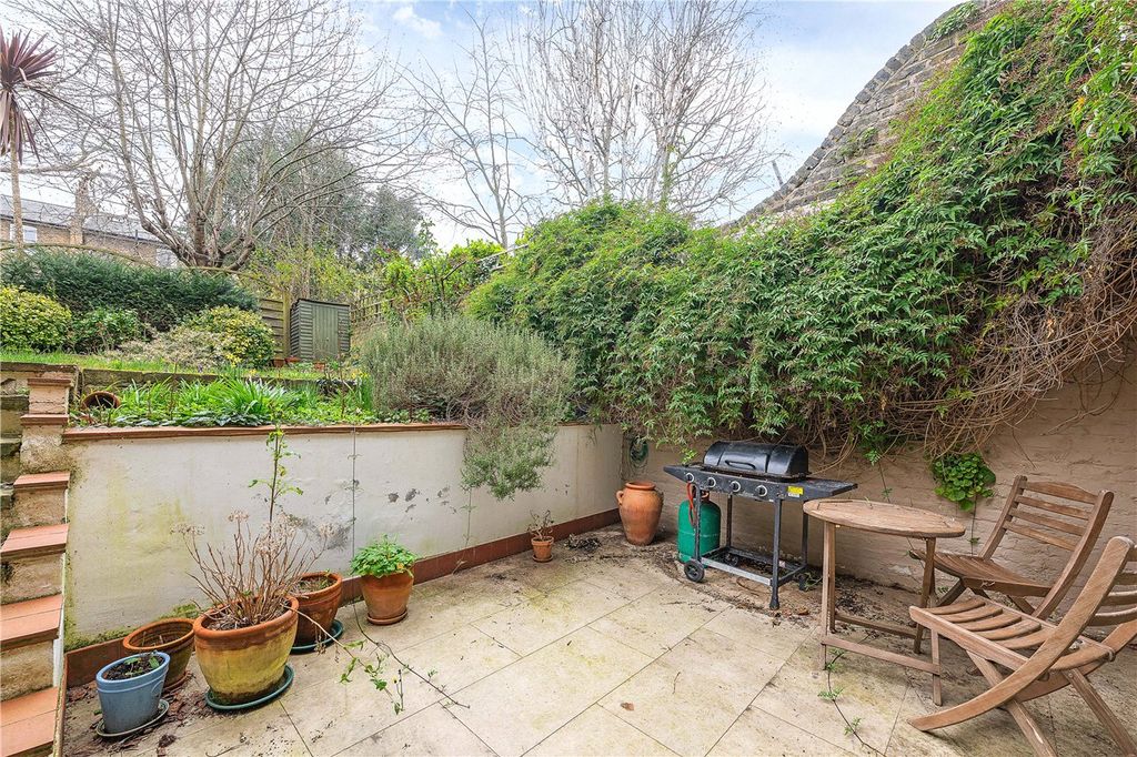 Property photo 3 of 12 Picture 3