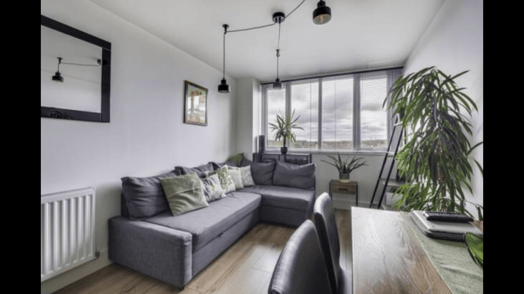 Property photo 3 of 8 Gallery