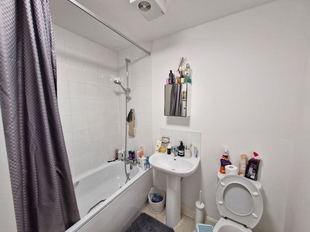 Property photo 3 of 5 Bathroom