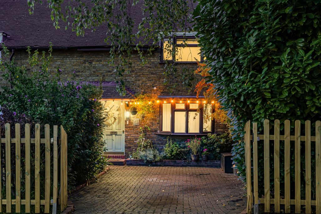 Property photo 1 of 54 Picture No. 52