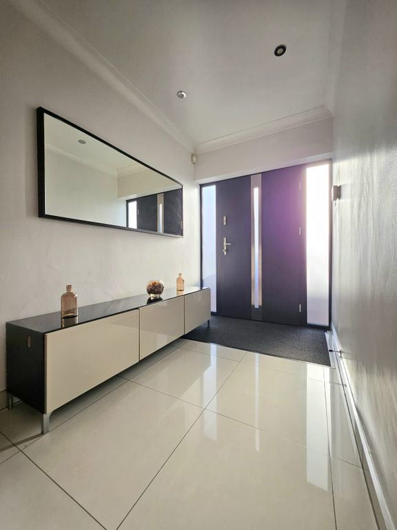 Property photo 3 of 28 Gallery