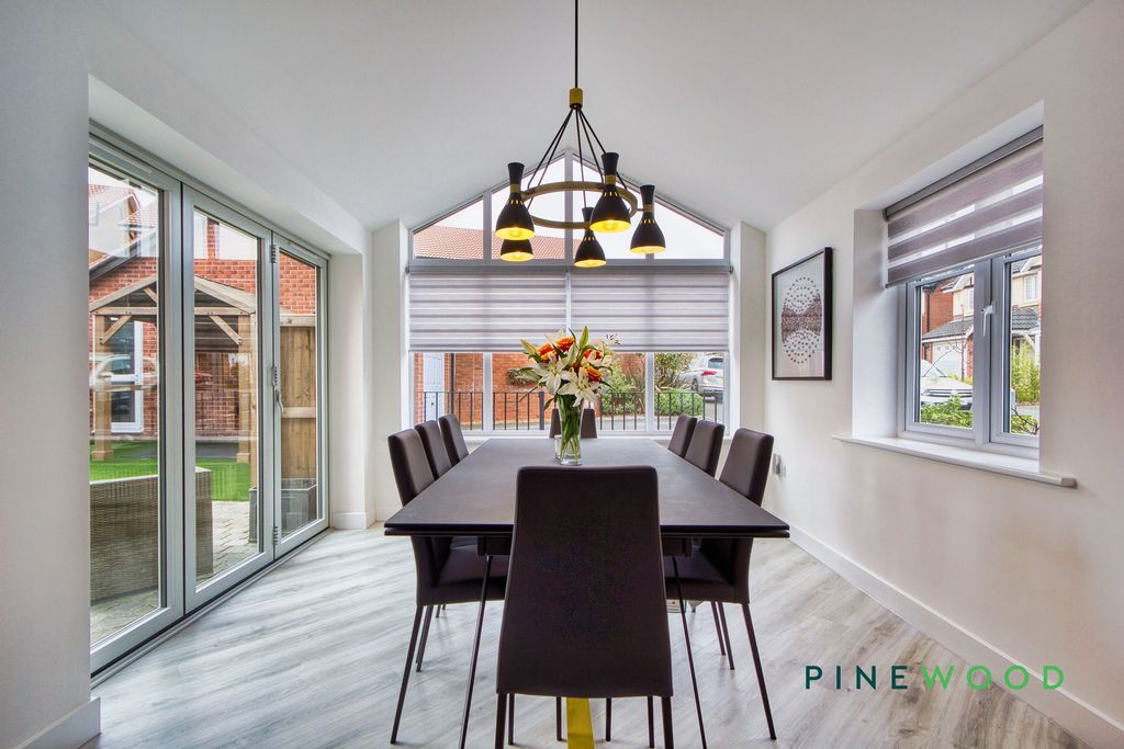 Property photo 2 of 34 Garden Room