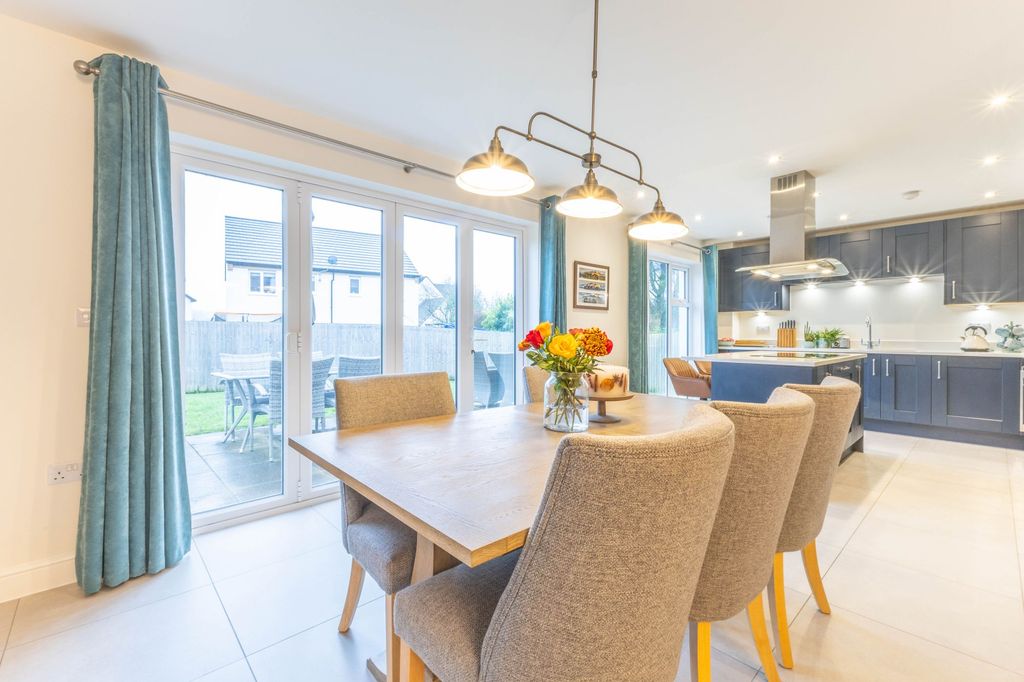 Property photo 3 of 40