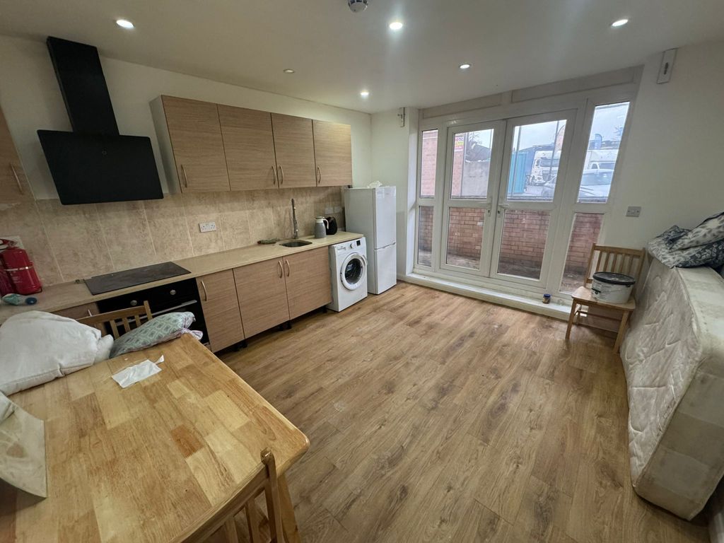 Property photo 1 of 3 1 Bed Flat