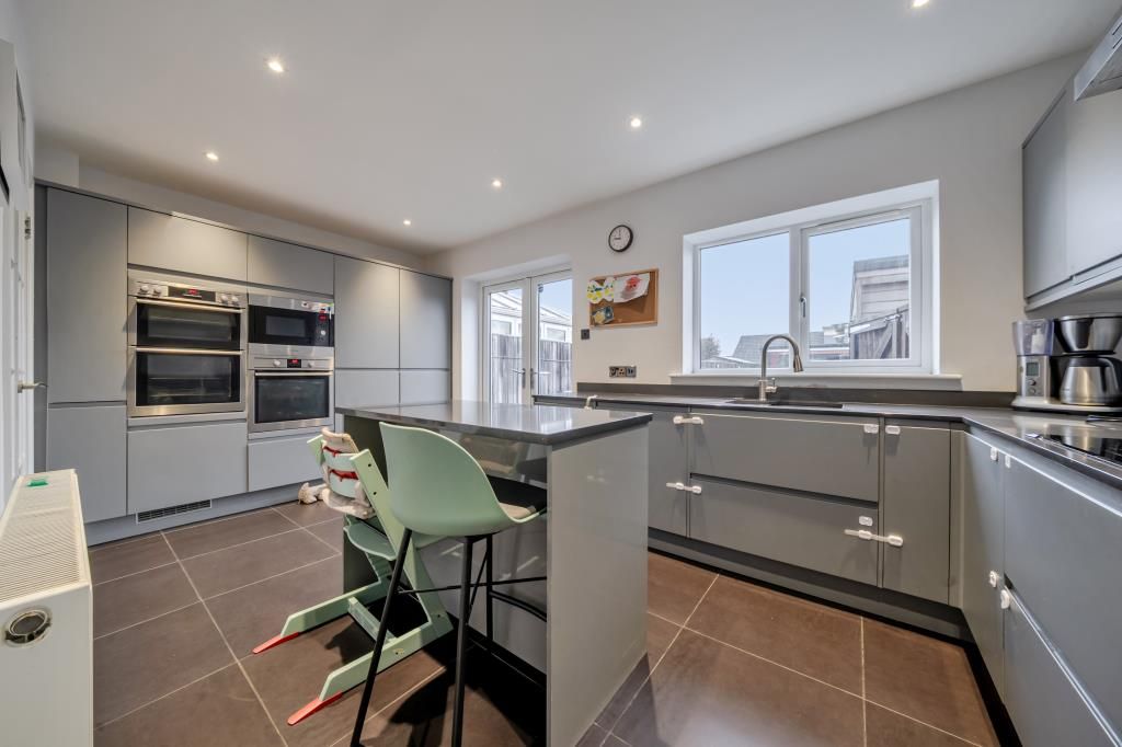 Property photo 3 of 21 Kitchen